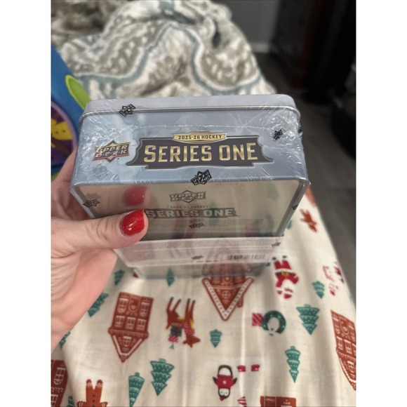 2025-26 Upper Deck Series 1 Hockey Tin - NEW SEALED - Picture 4 of 4